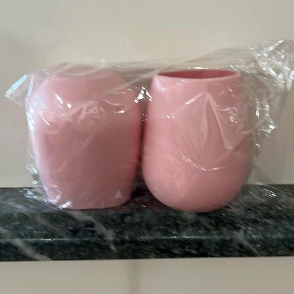 Odeme nwt silicone wine glasses pink